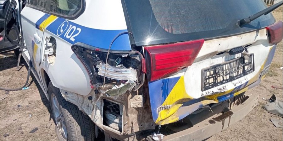 Россияне ударили FPV-дроном по авто полиции в Николаевской области, трое полицейских получили ранения