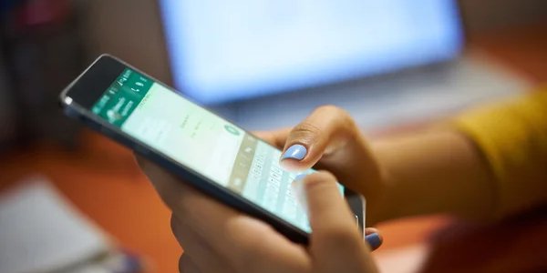 Тепер у WhatsApp можна буде заблокувати всіх незнайомців (Фото: diego_cervo/Depositphotos)