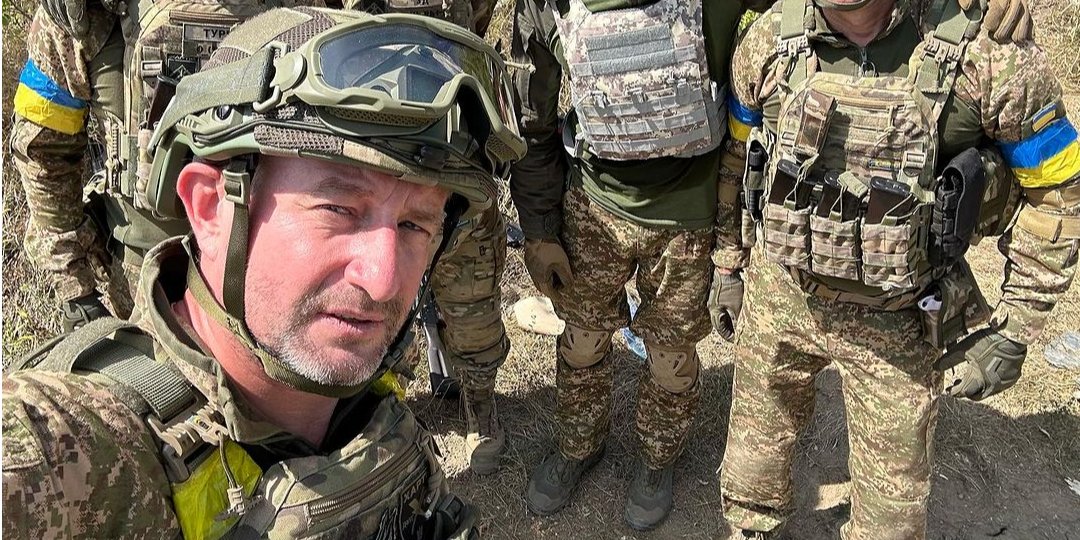 Сергей Жадан и Евгений Турчинов показали фото с военных учений (Фото: @serhiy_zhadan/Instagram)