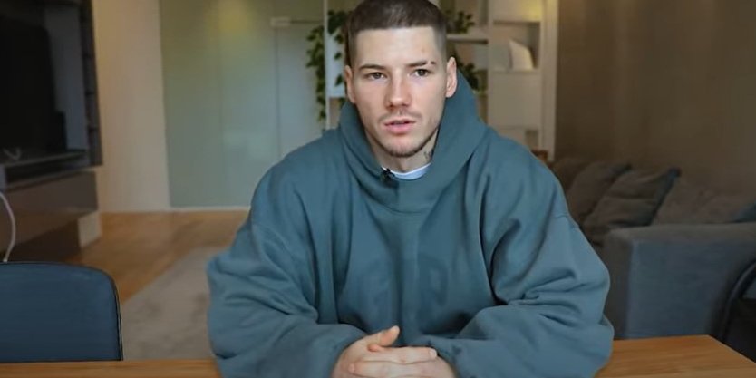 Блогер Олександр Волошин підтвердив чутки про виїзд за кордон та пояснив причину (Фото: Кадр з відео/33 запитання від Люкс ФМ)