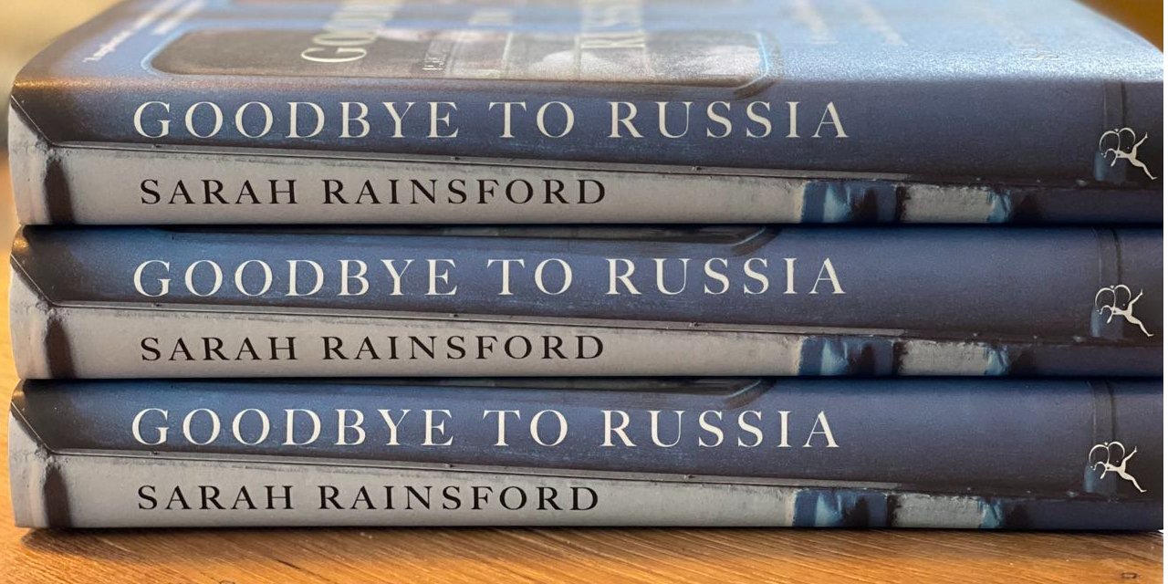 В Великобритании издали книгу о России с фотографией украинских детей на обложке (Фото: @sarahrainsford/X)