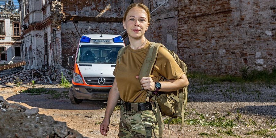 &laquo;Я&nbsp;была маленькая на&nbsp;их&nbsp;фоне&raquo;. Как акушерка создала мощную медслужбу 3-й штурмовой,&nbsp;&mdash; впечатляющая история Виктории Ковач, рассказанная ею