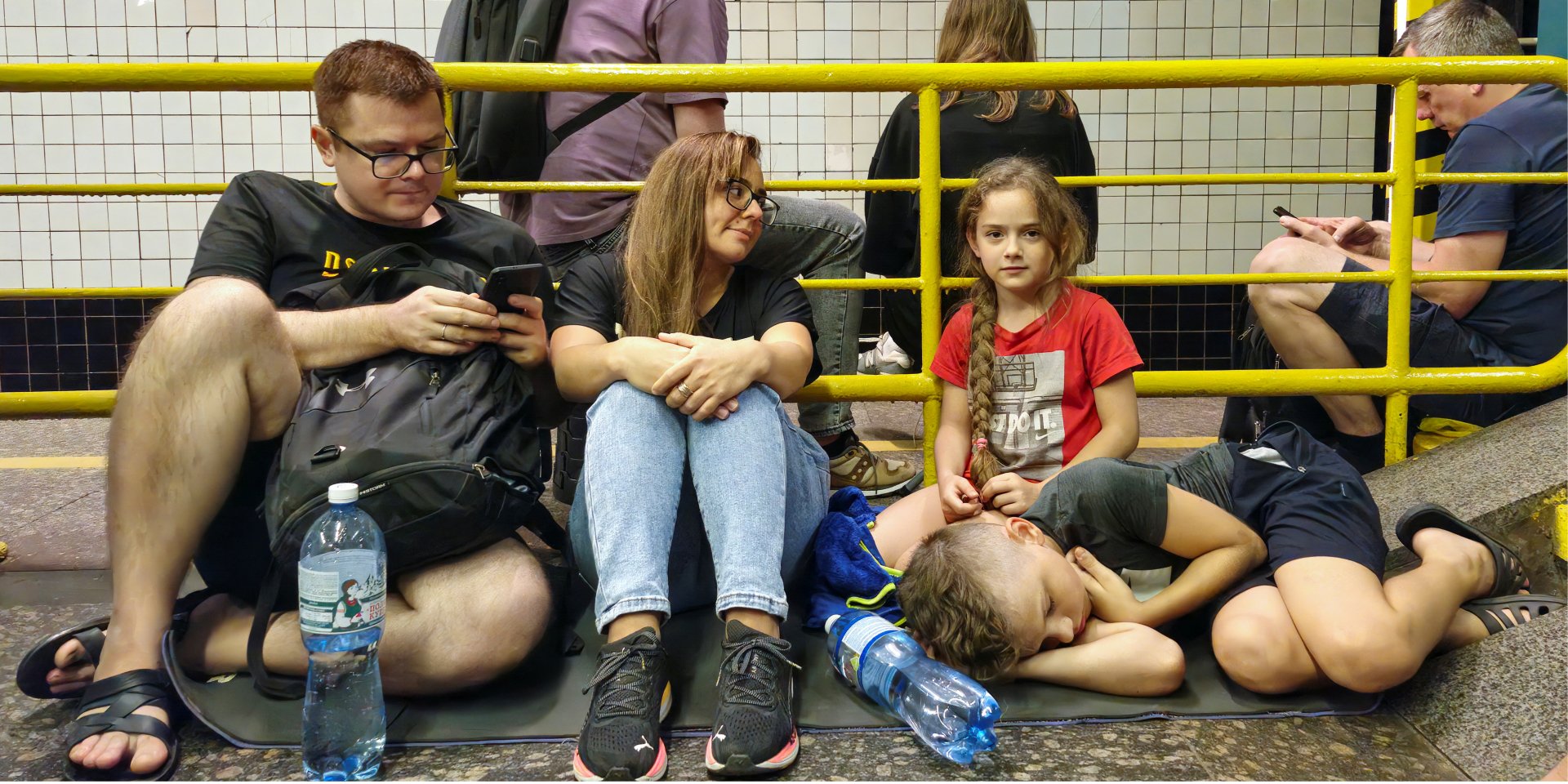Як кияни співали під час повітряної тривоги в метро (Фото: @REUTERS/Yurii Kovalenko)