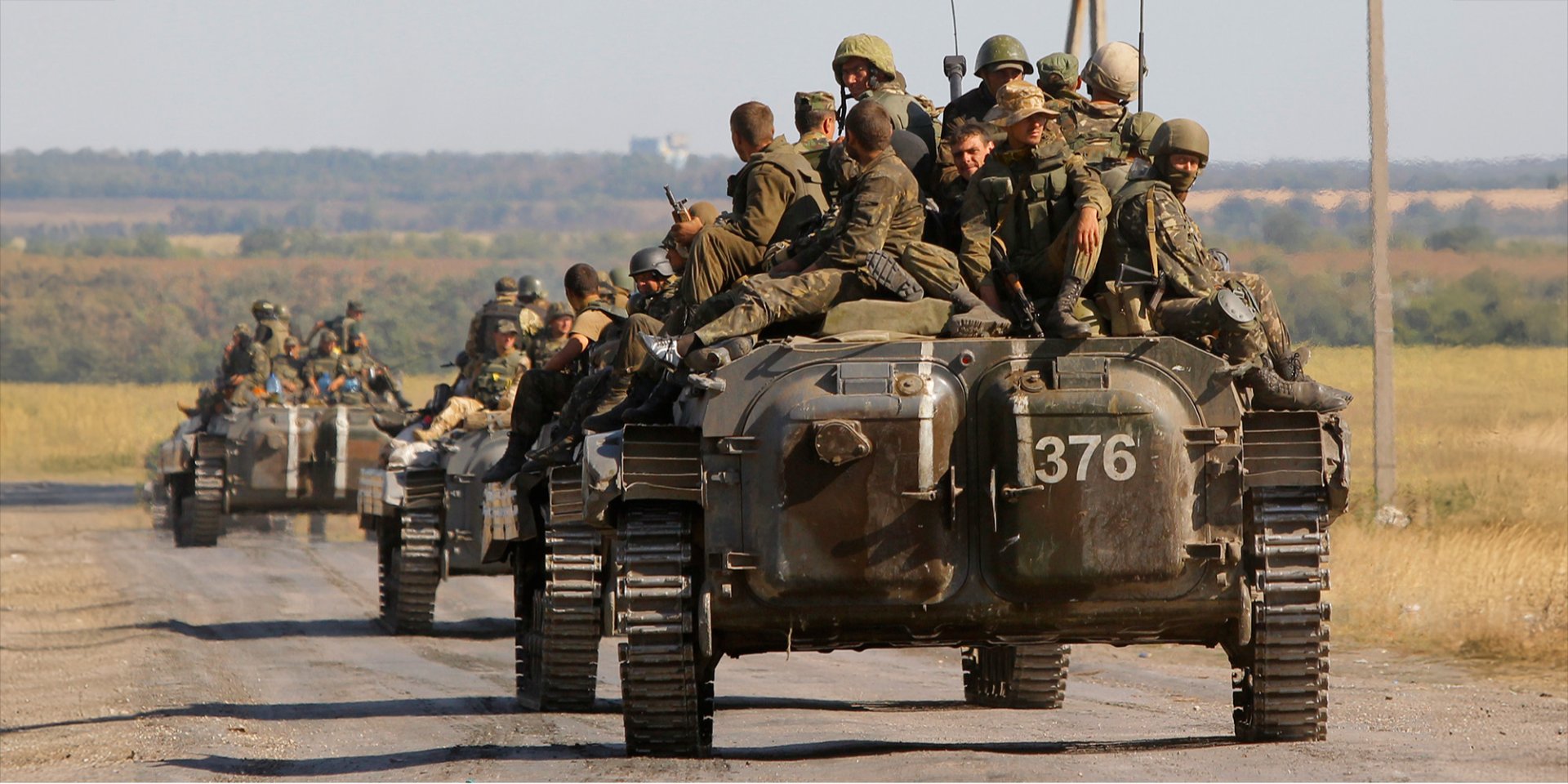 Украинские войска на востоке Украины 30 августа 2014 года (Фото: AP / Sergei Grits)