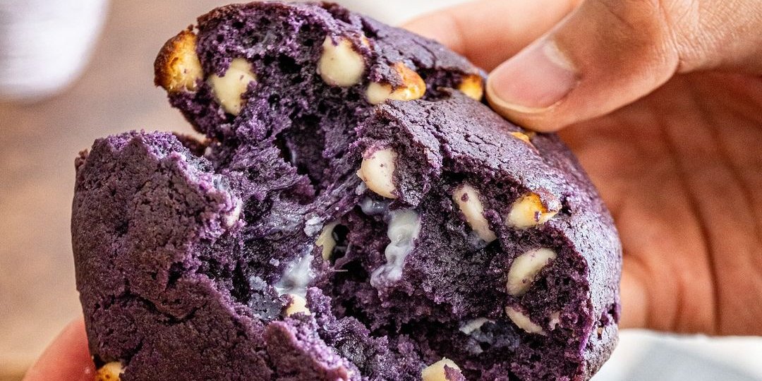Фиолетовое печенье, популярное в Америке из-за убе (Фото: Инст @allie_eats_world)