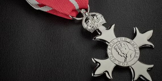 Руководитель художественного отдела Британского совета в Украине получила орден Британской империи (Фото: @foxholemedals)