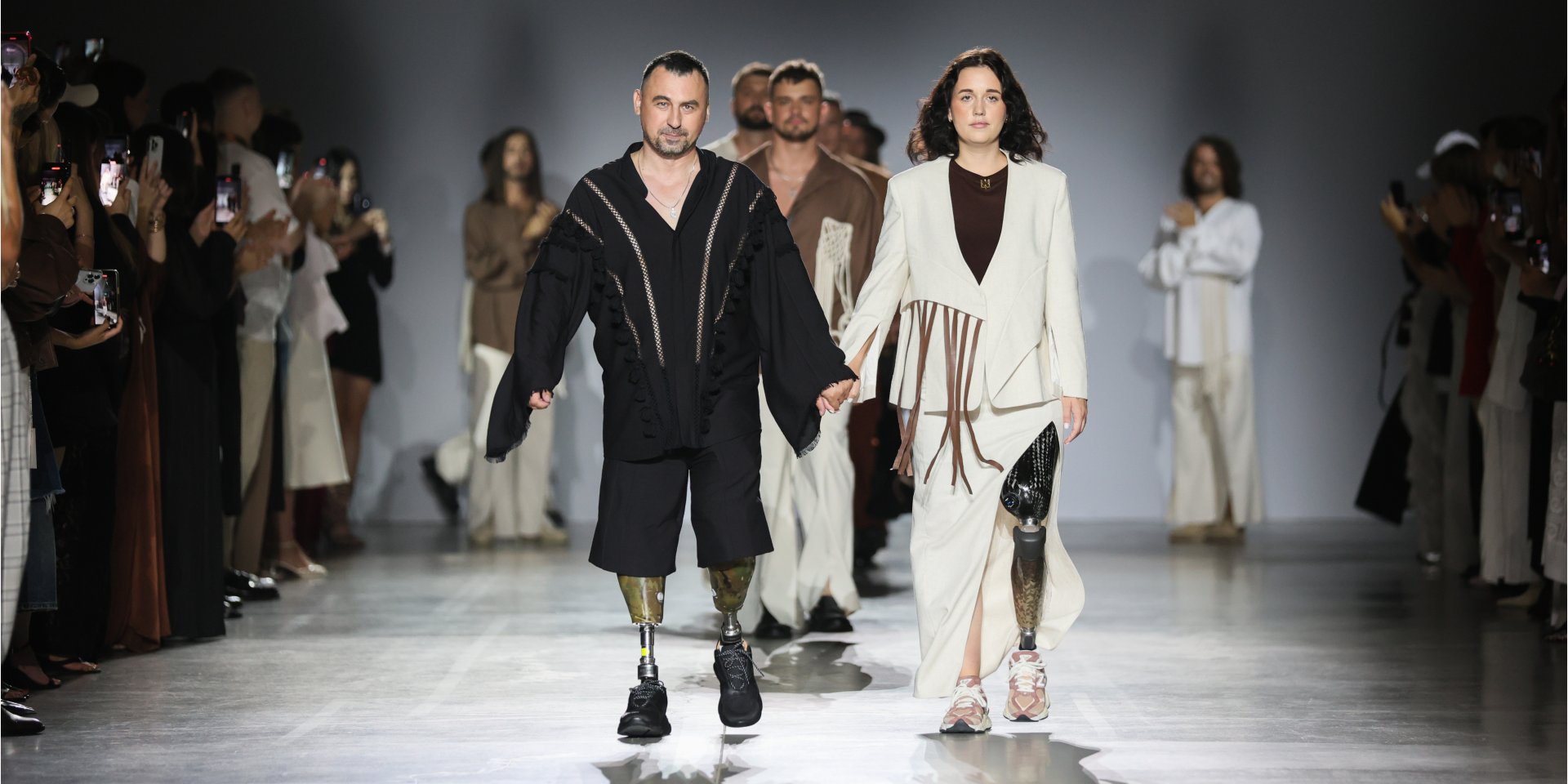 Ветерани на протезах вийшли на подіум під час Ukrainian Fashion Week (Фото: @AndriySokolov)