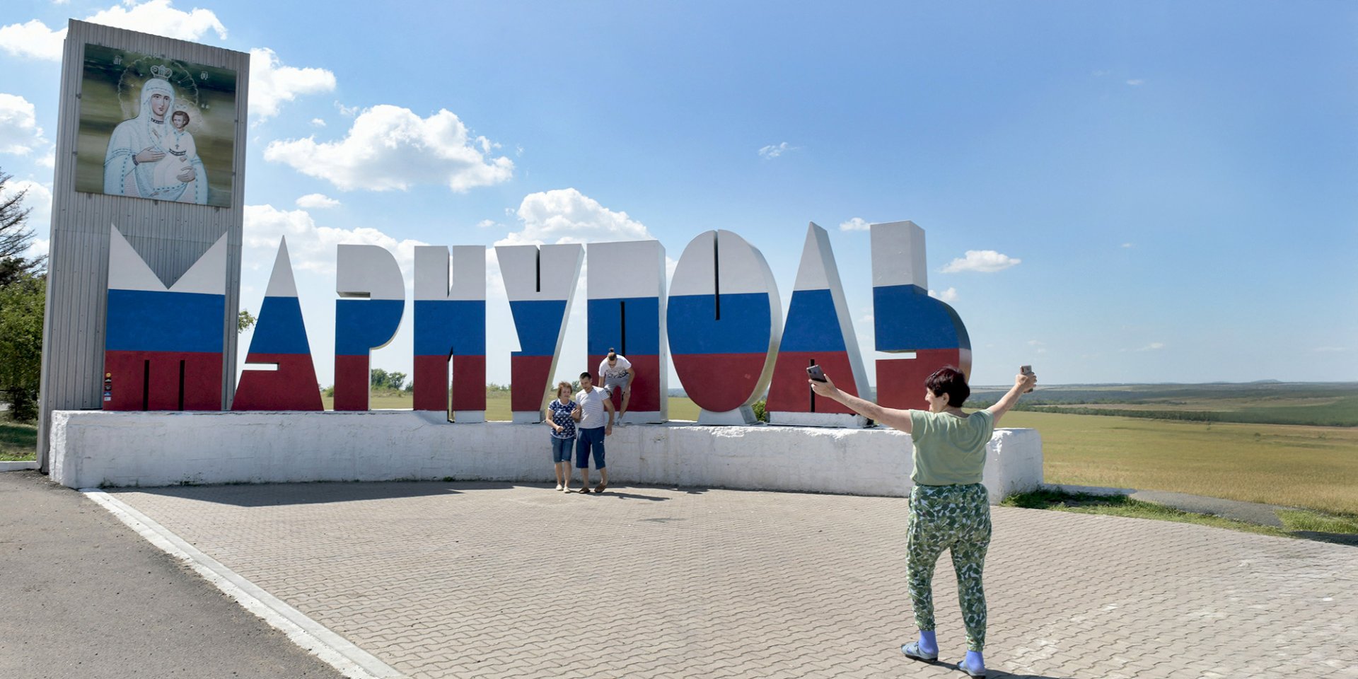 В оккупированный Мариуполь едут россияне, которые, как правило, не смогли ничего достичь у себя дома (Фото: Reuters)