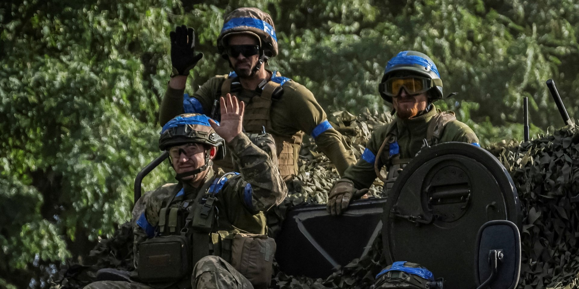 Ukrainian servicemen ride an armored personnel carrier near the border with Russia in Sumy Oblast. August 2024 (Photo: REUTERS/Viacheslav Ratynskyi)