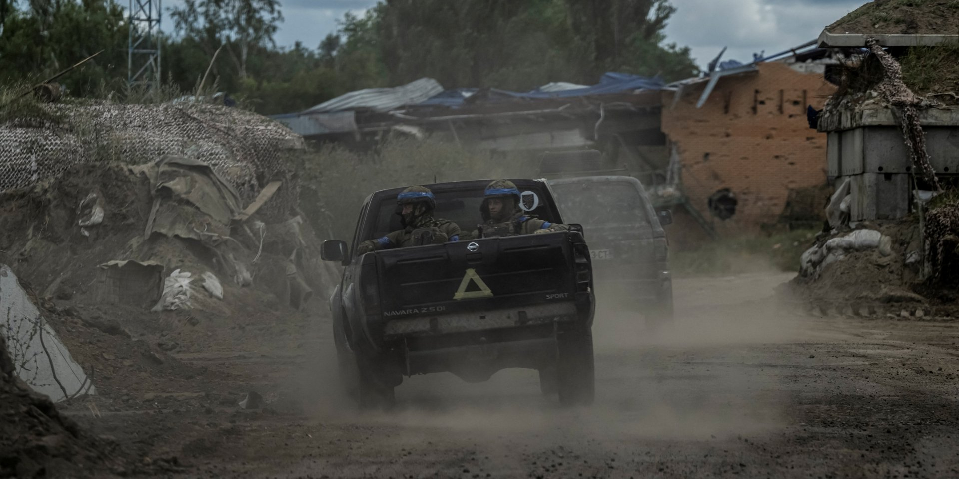 Ukrainian soldiers drive near the checkpoint on the border with Russia in the Sumy region, August 13, 2024 (Photo: REUTERS/Viacheslav Ratynskyi)