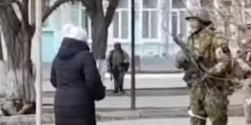 Жінка з Генічеська виїхала з окупації (Фото: Скріншот відео YouTube)