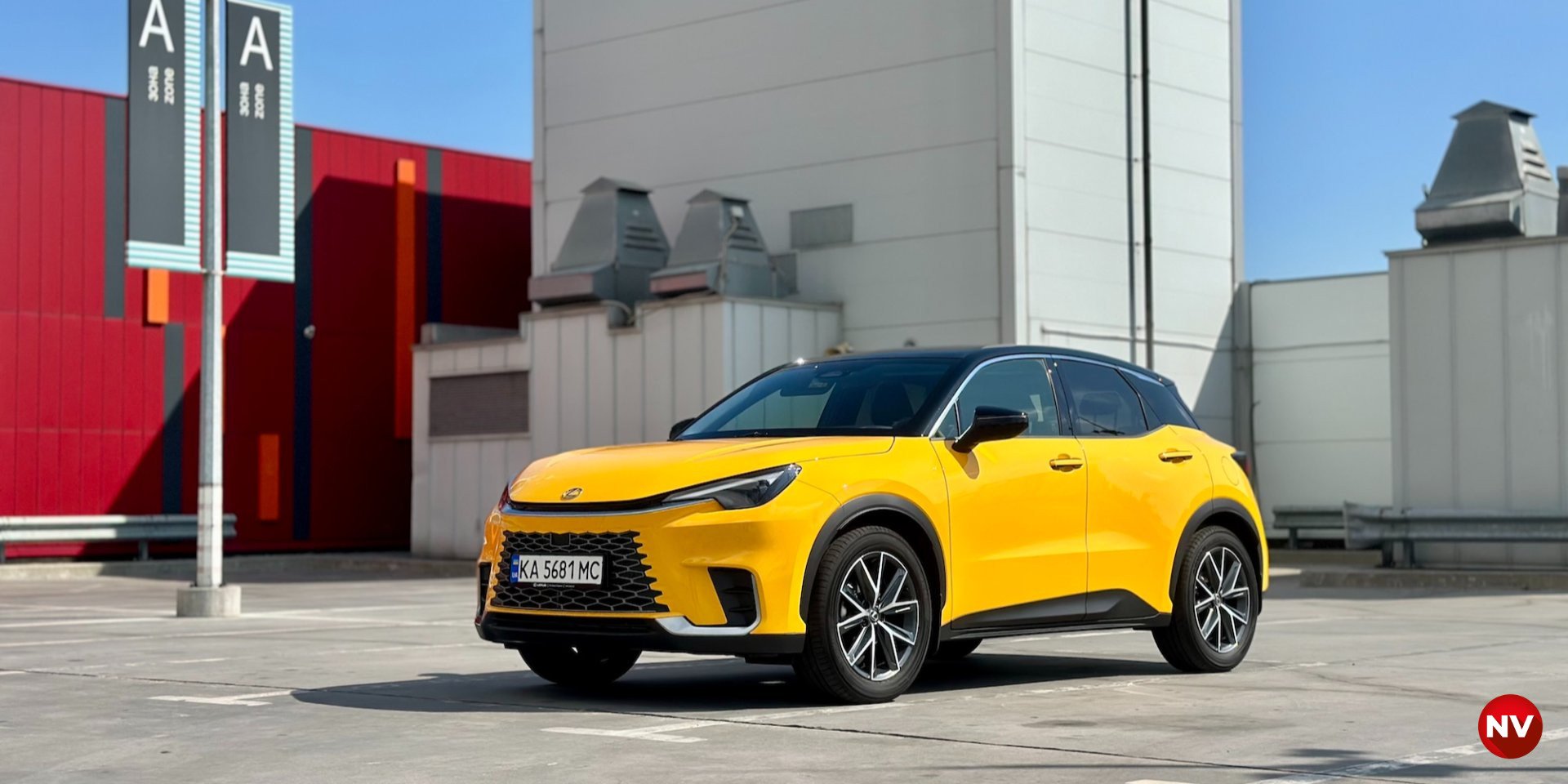 Lexus LBX — п’ять причин купити і дві причини цього не робити - фото