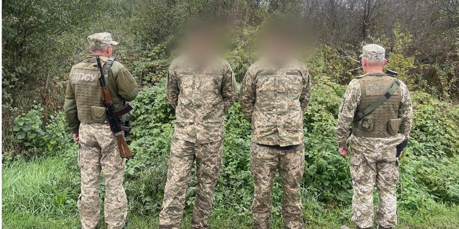 Пограничники задержали двух мужчин, которые пытались сбежать в&nbsp;Венгрию, изображая из&nbsp;себя военных