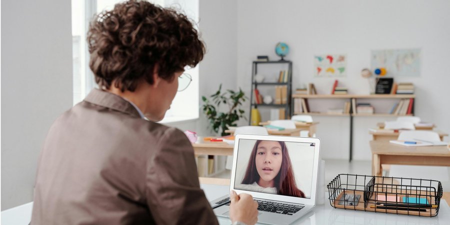 Зарплата учителя в&nbsp;Украине: Что влияет на&nbsp;размер, как рассчитывается и&nbsp;когда будет повышение