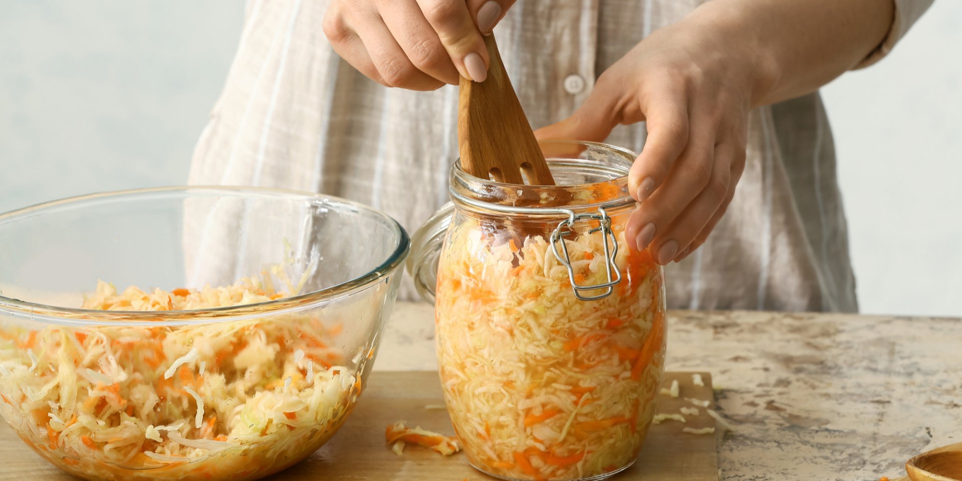 Вкусная хрустящая квашеная капуста благодаря соли (Фото: serezniy / depositphotos)