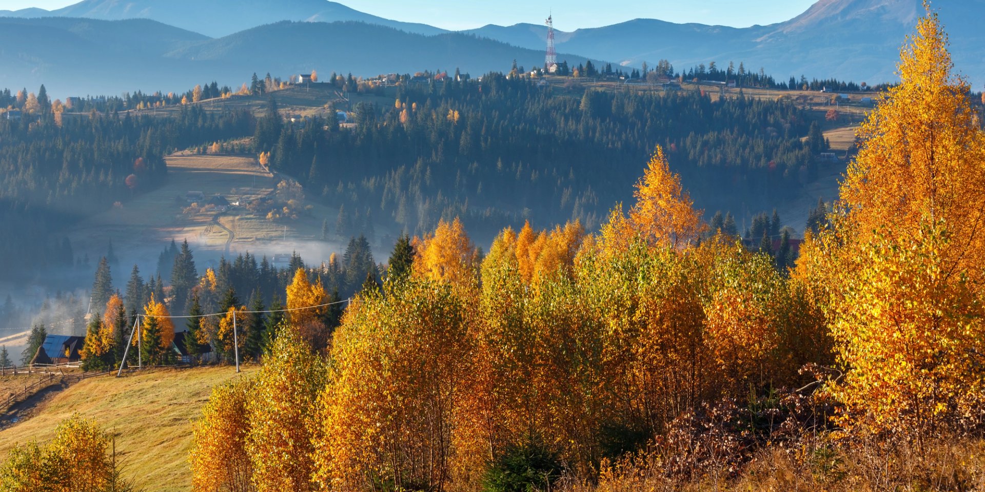 Карпаты осенью, село Яблуница (Фото: depositphotos.com/wildman)