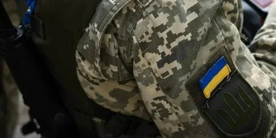Денежная помощь семьям военнопленных и гражданских лиц, которых незаконно удерживает рф (Фото: Генштаб ВСУ / Facebook)