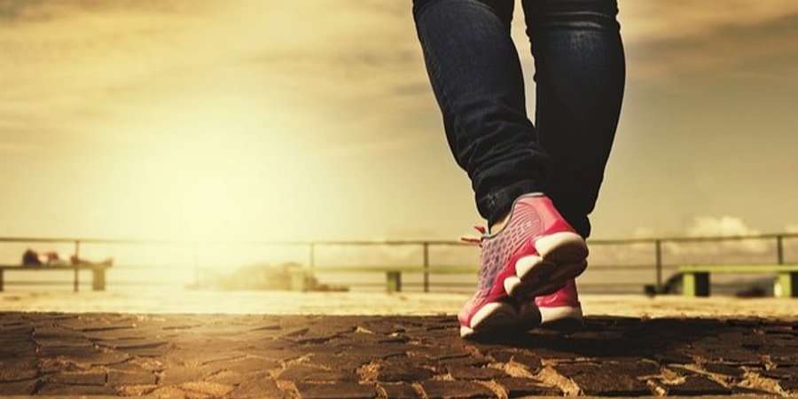 Исследование — ходьба короткими рывками увеличивает расход энергии на ...