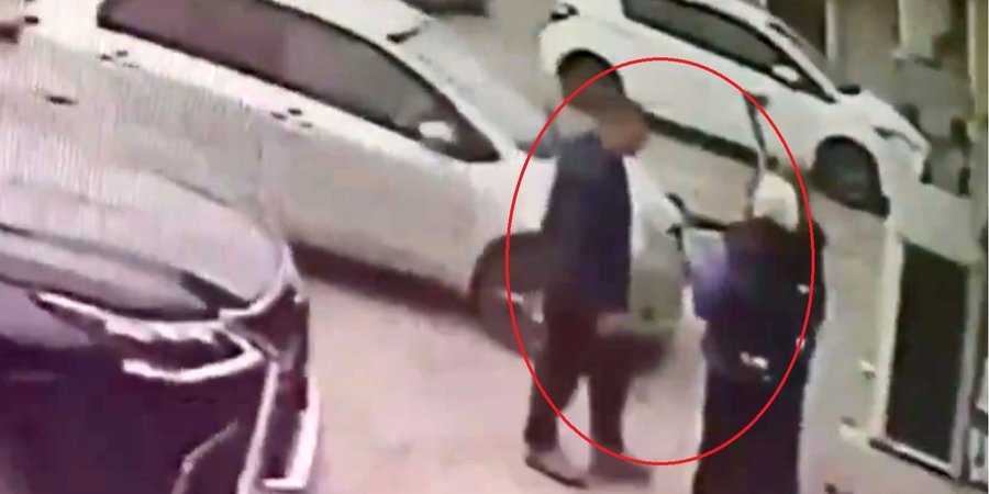 Водитель Lexus напал на подростка, когда тот шел вместе со своей подругой в школу (Фото:Скриншот видео t.me/chtddd)