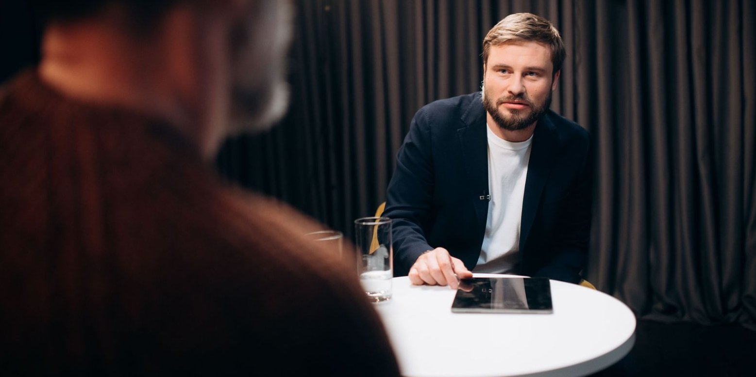 Егор Гордеев будет вести программу Аргумент кино (Фото: @1+1 media)