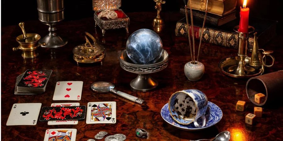 В Украине начался бум на услуги экстрасенсов и гадалок / NV