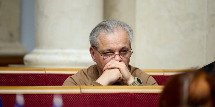 &laquo;Превысил полномочия&raquo;. Почему инициатива Зеленского раздать по&nbsp;тысяче гривен &laquo;непонятна и&nbsp;неоправданна&raquo;&nbsp;&mdash; интервью с&nbsp;Рахманиным