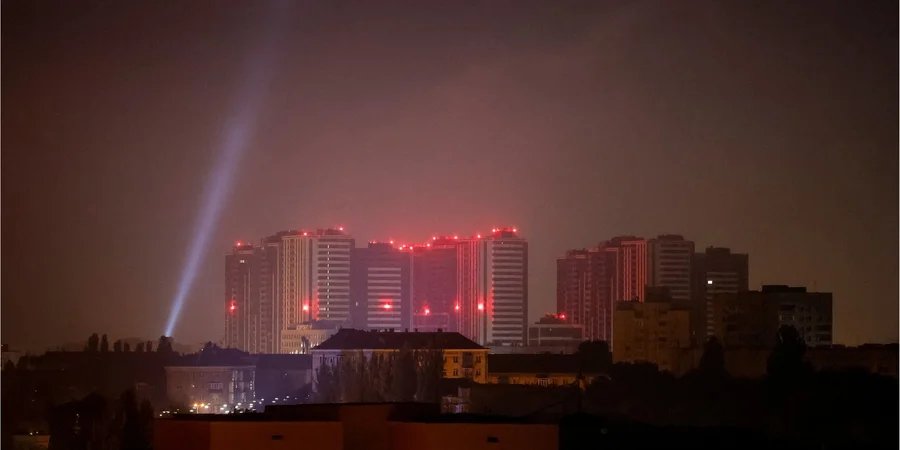 Воздушная тревога в Киеве, 16 октября (Фото: REUTERS/Gleb Garanich)