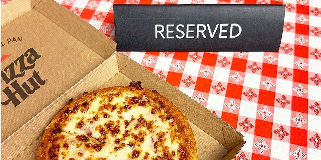 Самый одинокий ресторан на одного с маленькой пиццей (Фото: Instagram @pizzahut)