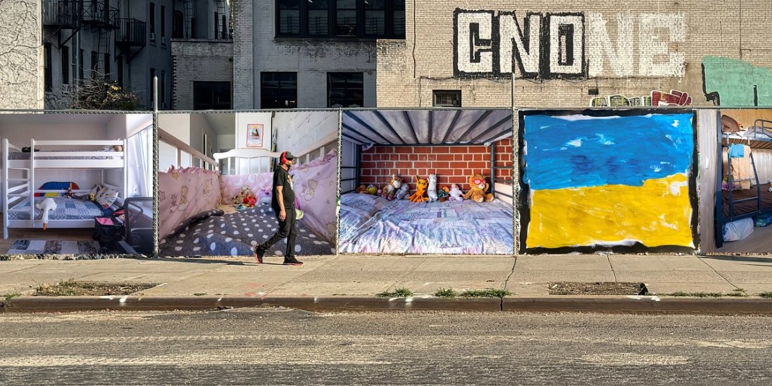 Выставка Пустые кровати в Нью-Йорке (Фото: Instagram birdoflightukraine)