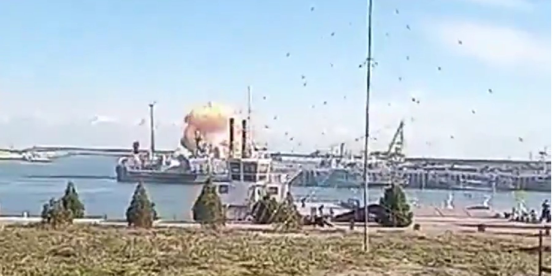 The moment the Ukrainian UAV hit the port in Kaspiysk (Photo: Video screenshot / The War Zone)