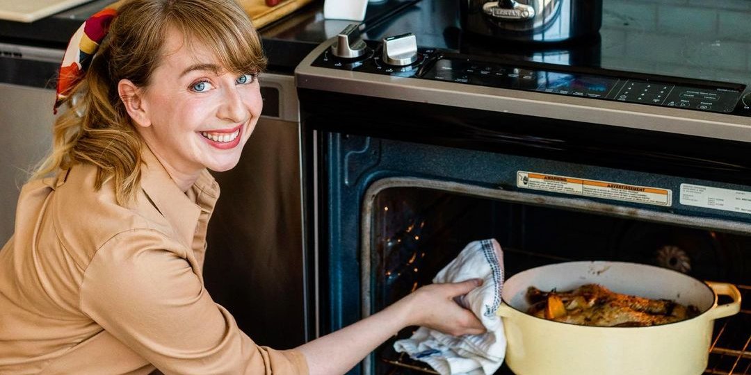 Українська кулінарна письменниця та фуд-блогерка розповіла про досвід життя та роботи у США (Фото: Instagram @annavoloshynacooks)