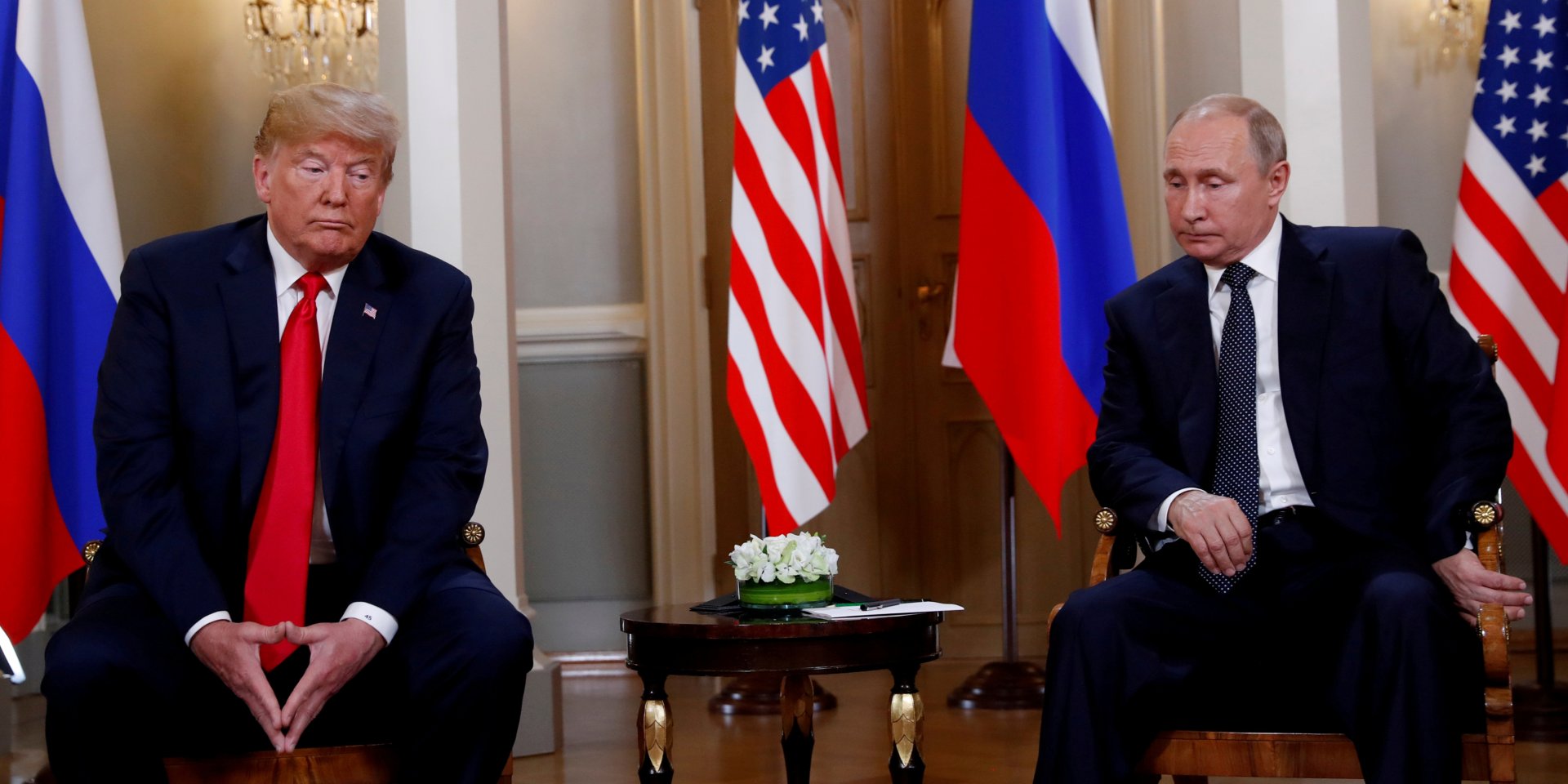 Дональд Трамп и российский диктатор Владимир Путин во время встречи в Финляндии в 2018 году (Фото: REUTERS/Kevin Lamarque)