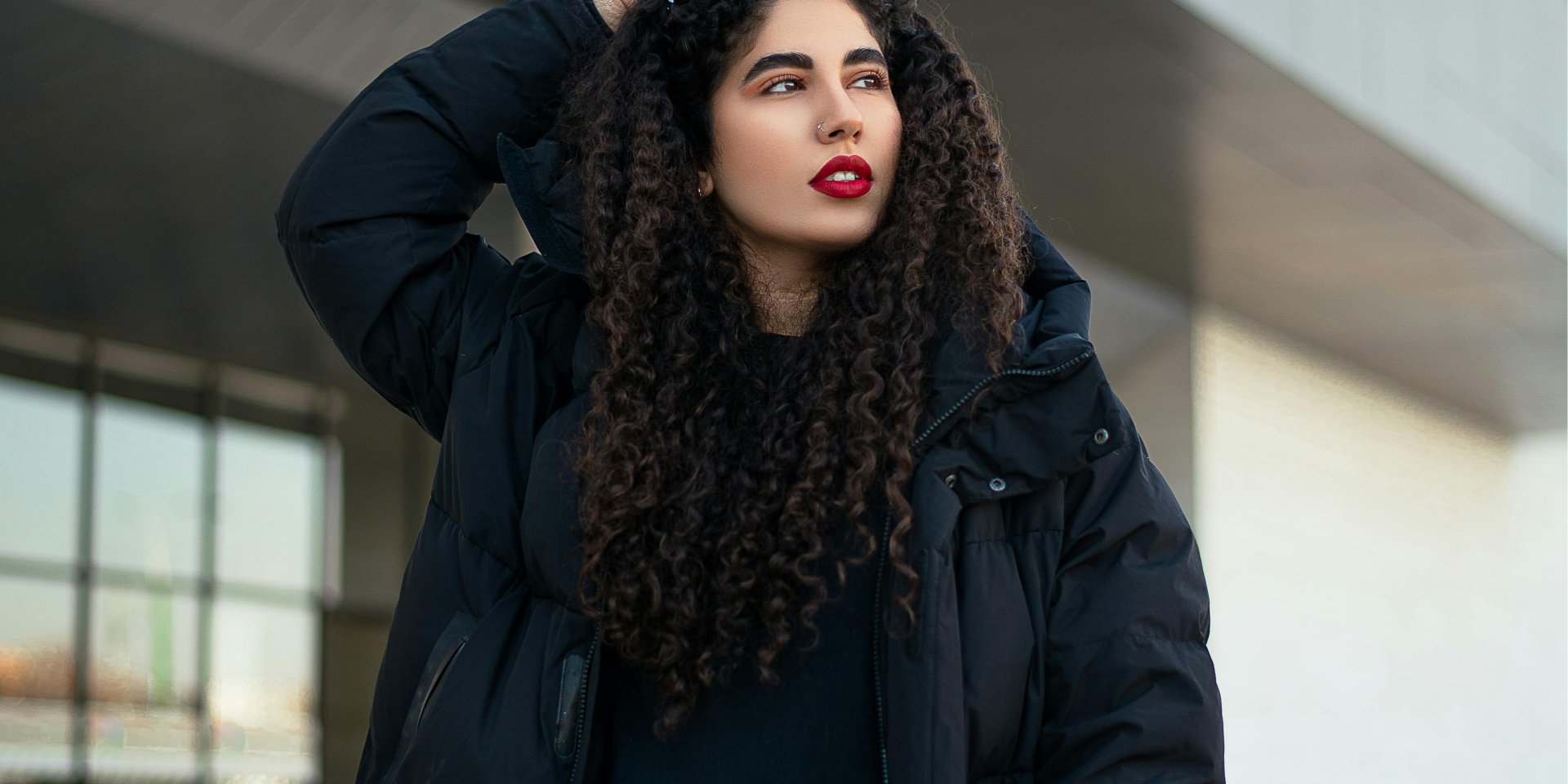 Пуховик на зиму (Фото: pexels.com/Sami Sadeghi)