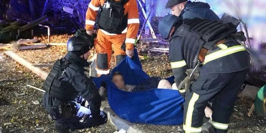 В&nbsp;Сумах в&nbsp;результате удара балистики по&nbsp;жилому дому 8 погибших и&nbsp;десятки раненых, продолжается атака шахедами