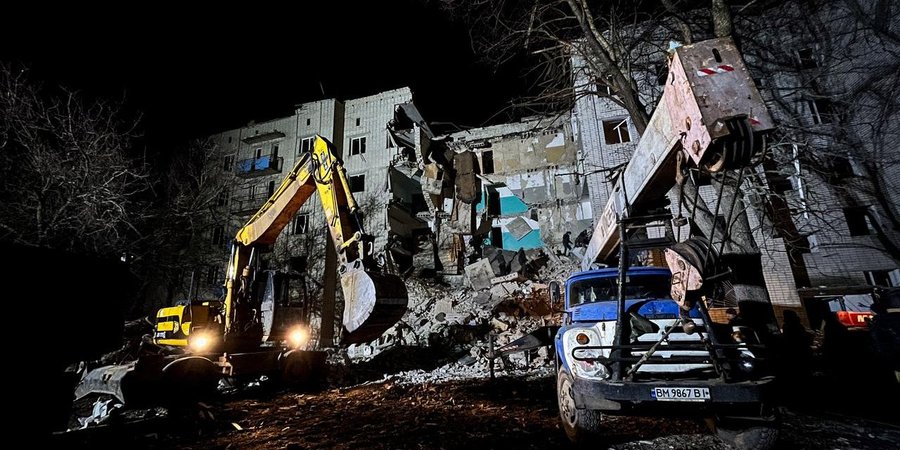 Россия ударила по&nbsp;общежитию в&nbsp;Глухове: погибли девять человек, среди них ребенок, 12 пострадавших, под завалами еще есть люди&nbsp;&mdash; главное