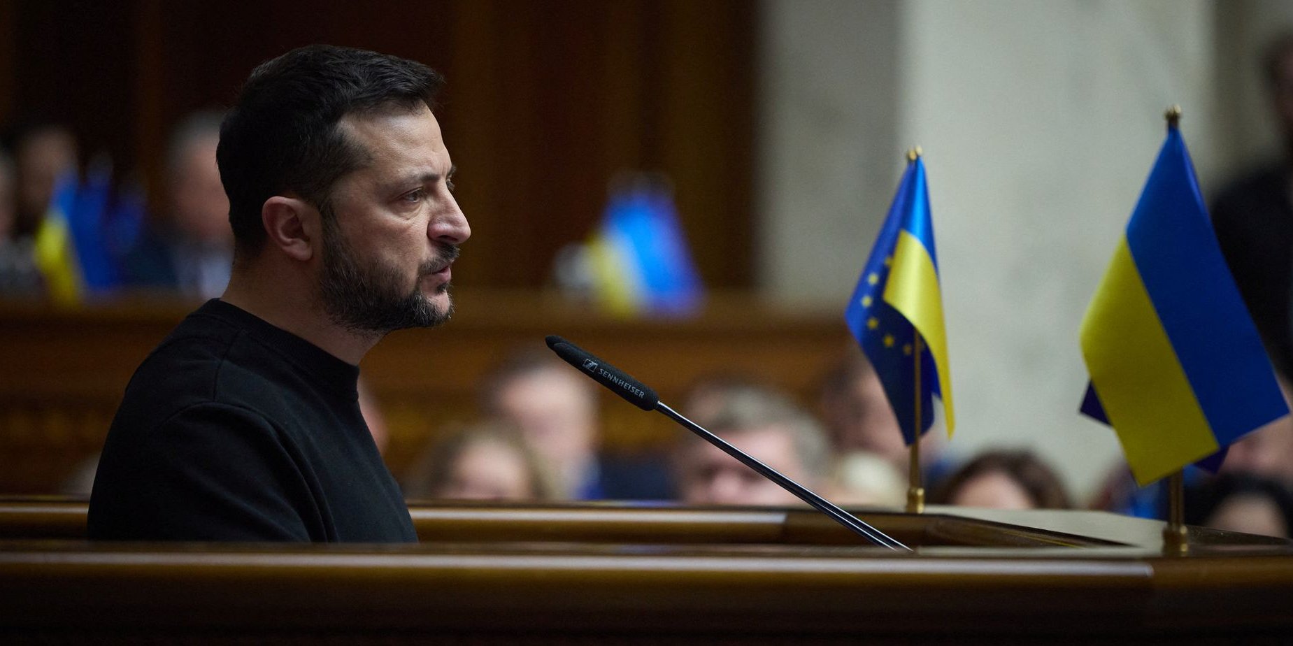 Владимир Зеленский представил в Раде план устойчивости (Фото: Ukrainian Presidential Press Service/Handout via REUTERS)
