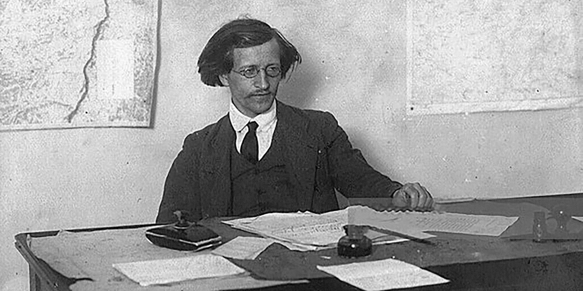 Партійний діяч Володимир Антонов-Овсієнко у своєму кабінеті, 1920-ті роки (Фото: DR)