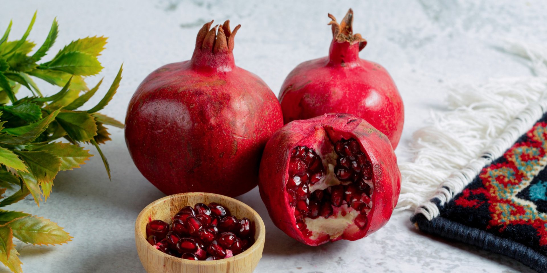 Як почистити гранат (Фото: freepik/azerbaijan_stockers)