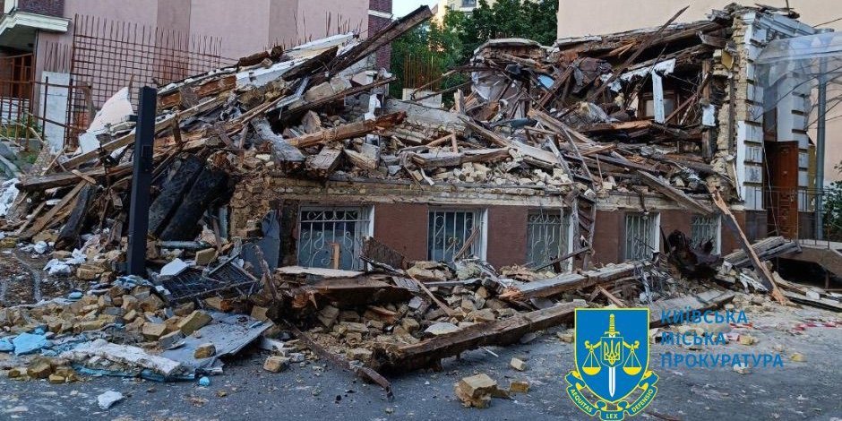 Зруйнована садиба Зеленьких (Фото: @Київська міська прокуратура/Telegram)