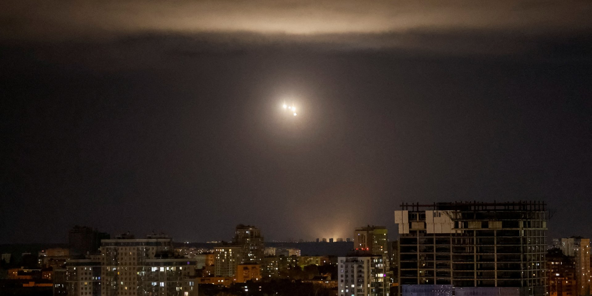 Sky over Kyiv during air attack, Nov. 2, 2024 (Photo: REUTERS/Gleb Garanich)