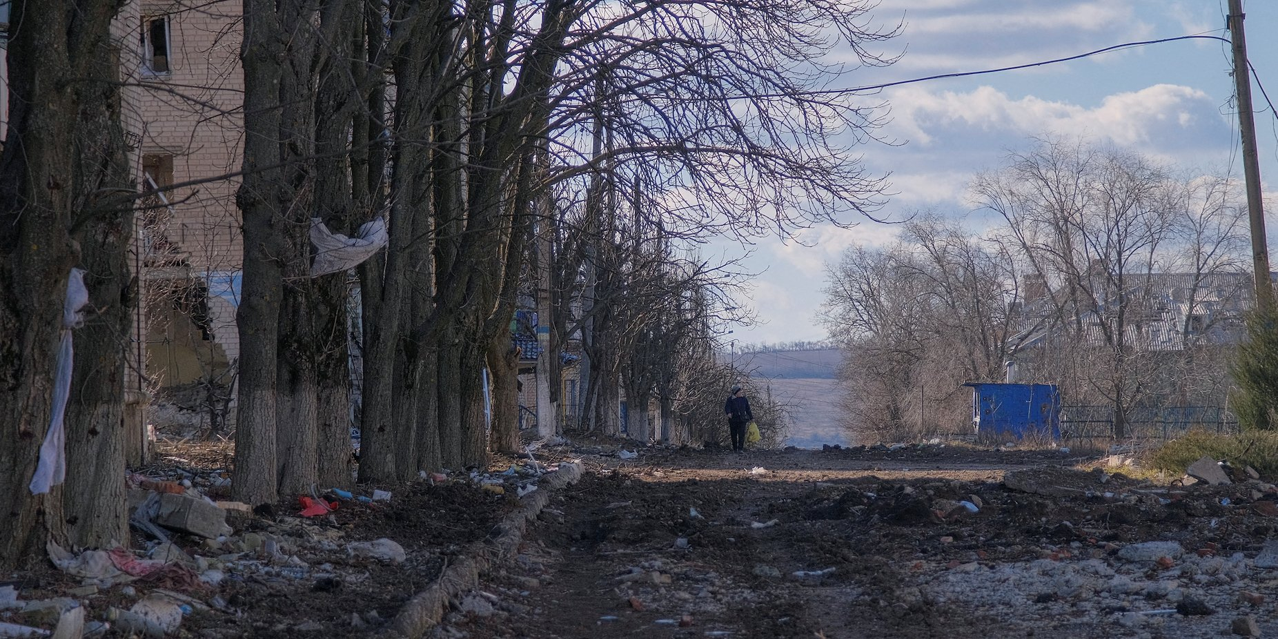 A local resident walks along a damaged street in the town of Siversk (Photo: REUTERS/Alex Babenko/File Photo)