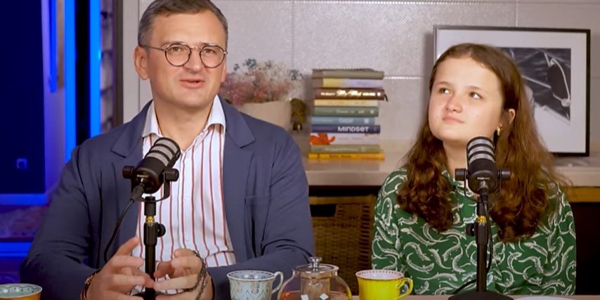 Дмитрий Кулеба c дочерью Любой (Фото: Кадр из видео/подкаст Вдома поговоримо)
