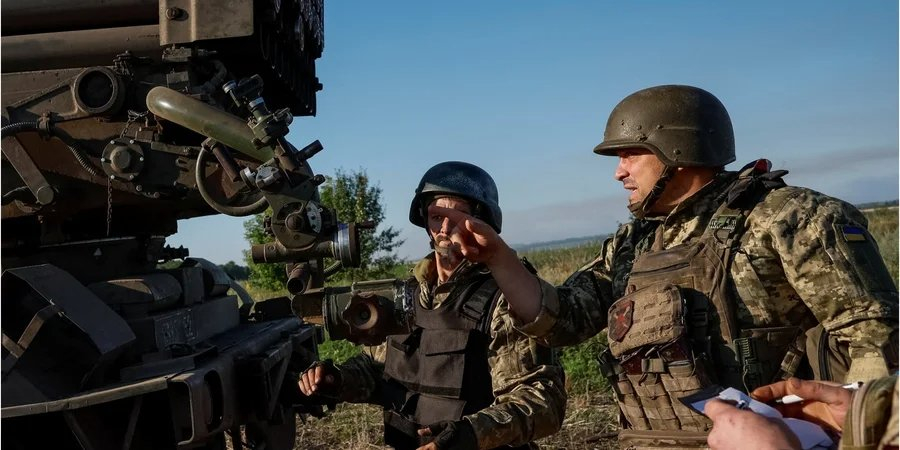 Ukrainian troops prepare to fire Vampire MLRS towards Russian troops in Donetsk Oblast, June 30, 2024 (Photo: REUTERS/Alina Smutko)