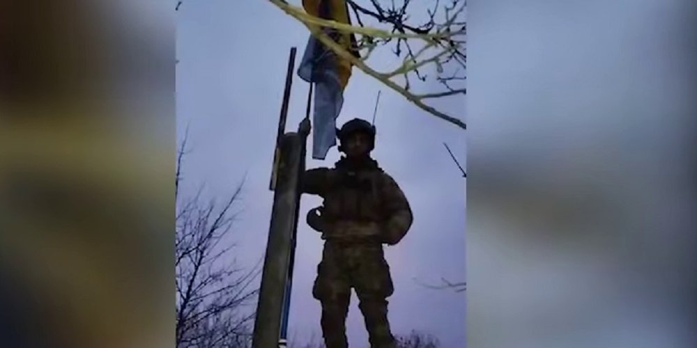 Ukrainian flags flying over Novomlynsk (Photo: Video screenshot / AFU GenStaff / Telegram)