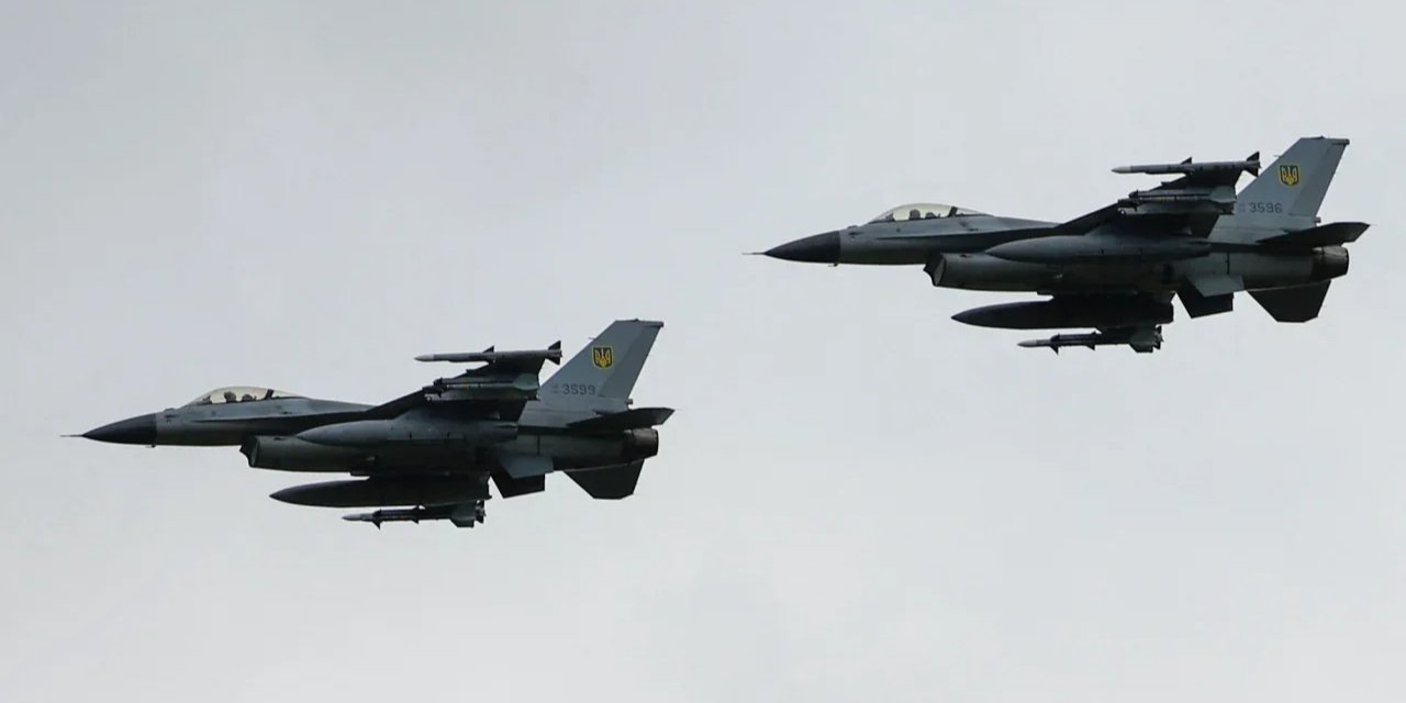The first F-16 aircraft in Ukrainian skies, presented at the ceremony of honoring the Air Force of Ukraine on August 4, 2024 (Photo: REUTERS/Valentyn Ogirenko)