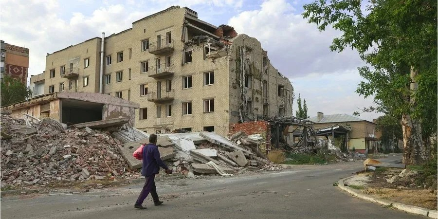 Consequences of Russian shelling in Pokrovsk, September 2014 (Photo: REUTERS/Anton Shynkarenko)