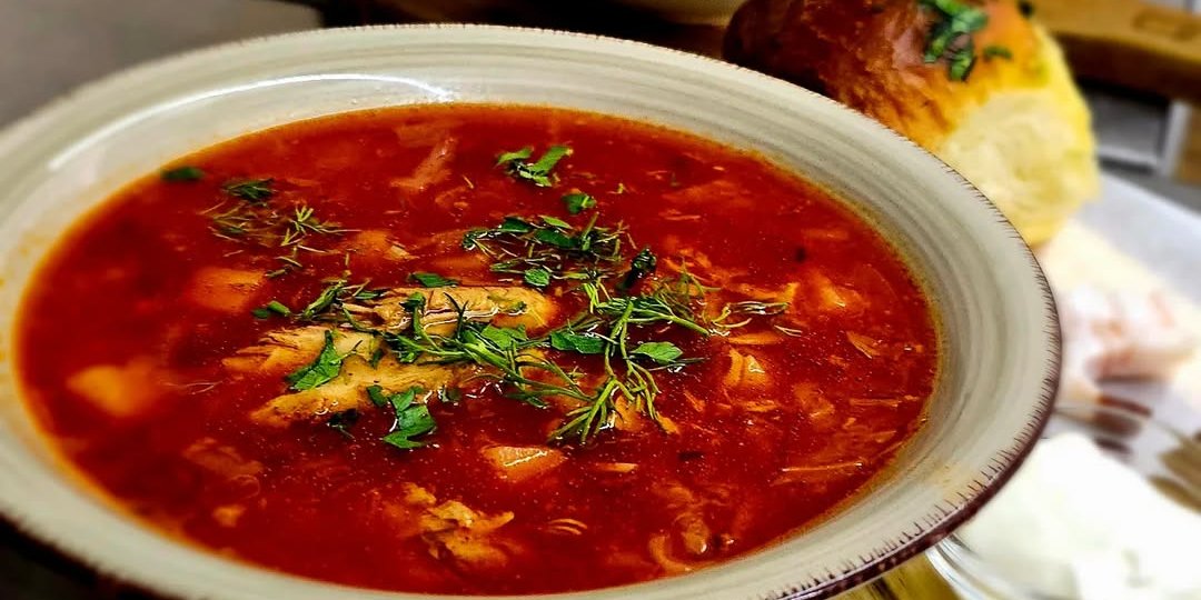 Традиционный украинский борщ, который подают в ресторане Мавка. Борщевая песня в Германии (Фото: instagram/restaurantmavka)