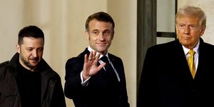 Обраний президент США Дональд Трамп, український президент Володимир Зеленський та його французький колега Еммануель Макрон (Фото: REUTERS/Christian Hartmann)