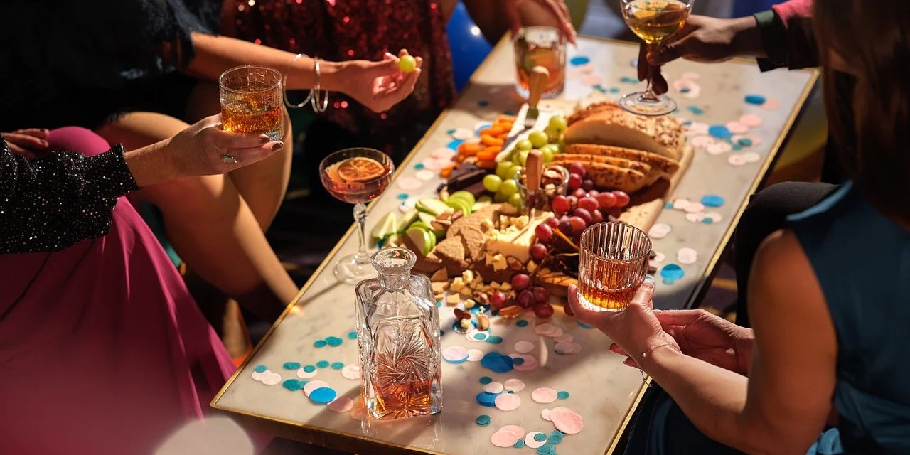 Коктейли с виски (Фото: OurWhiskyFoundation/pixabay.com)