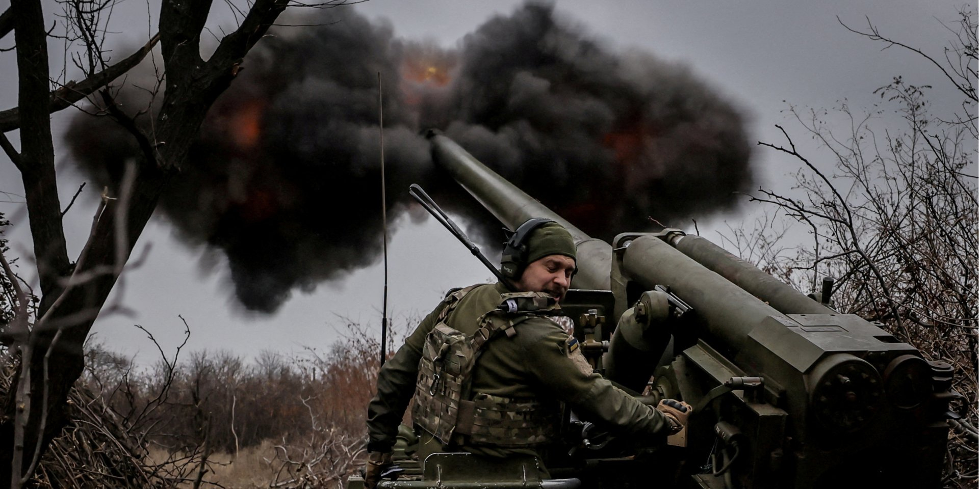A Ukrainian soldier fires a Giatsint-S self-propelled howitzer toward Russian troops near Chasiv Yar, November 18, 2024 (Photo: Oleg Petrasiuk/Press Service of the 24th King Danylo Separate Mechanized Brigade/Handout via REUTERS)